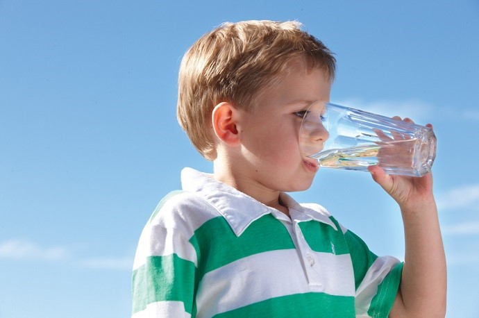 agua purificada en niños