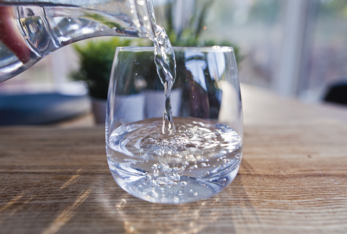 ¿Qué es agua pura y cómo tenerla en casa?