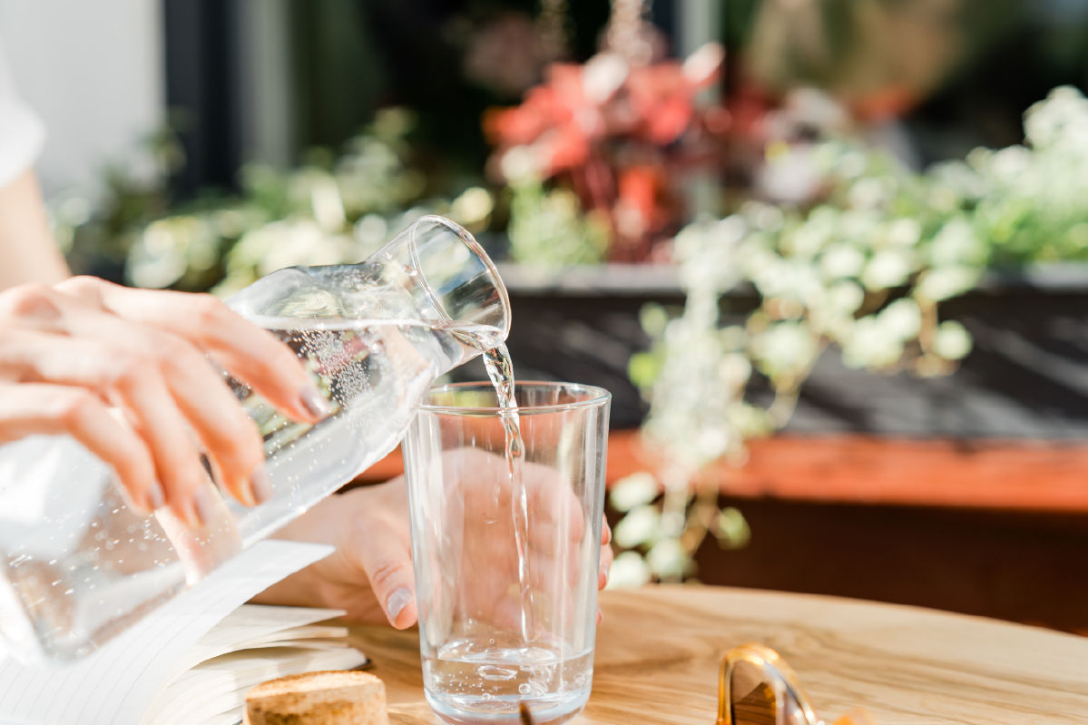 Por qué los vasos de vidrio para beber agua son más saludables en nuestra  vida diaria