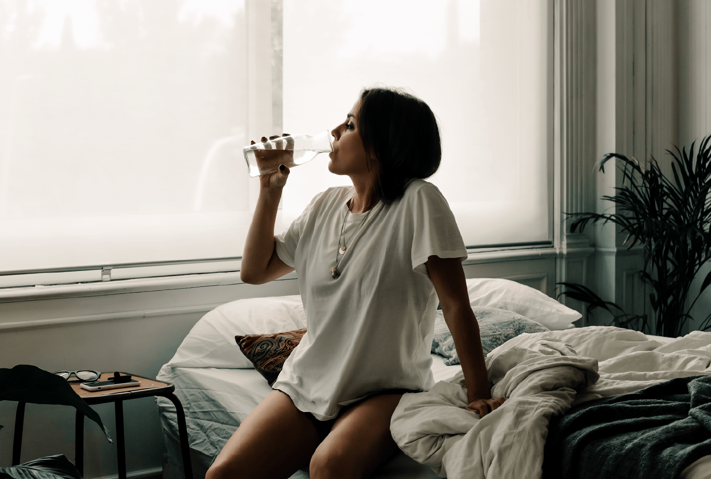 6 beneficios de beber agua al despertar